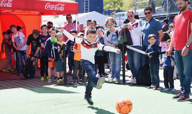 Eine der wesentlichen Säulen des Marketings ist für Coca-Cola traditionell das Sportsponsoring. Kinder und Jugendliche sind dabei eine wichtige Zielgruppe. © foodwatch