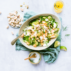 Sommerlicher Gurken-Melonen Salat mit gerösteten Pistazien & Feta