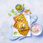 Süßkartoffel-Kichererbsen Waffeln mit Pesto-Walnüssen