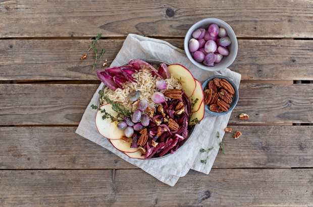 Rote-Bete-Apfel-Bowl mit Chicorée und Reis